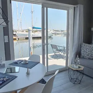 Botel Marina Degli Estensi Floating, Llido Degli Estensi